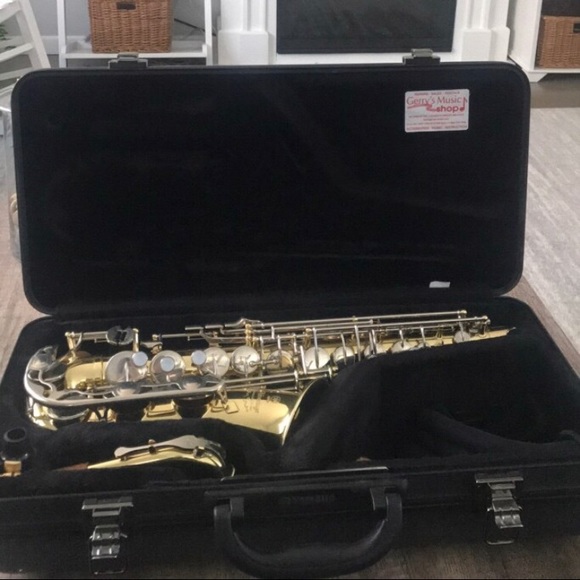 Yamaha Alto Saxophone - Picture 1 of 3